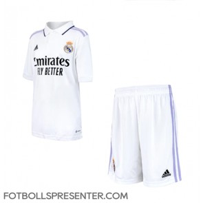 Real Madrid Hemmatröja Barn 2022-23 Kortärmad (+ korta byxor)